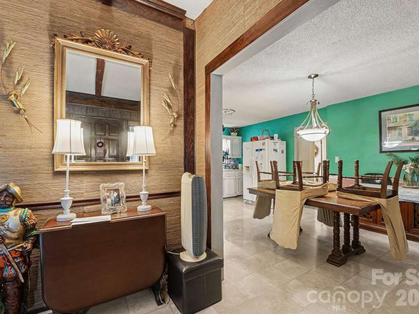 4206 Tipperary Place, Charlotte, NC 28215.  MLS# CAR4335299, YatesRealty ID 14232. 