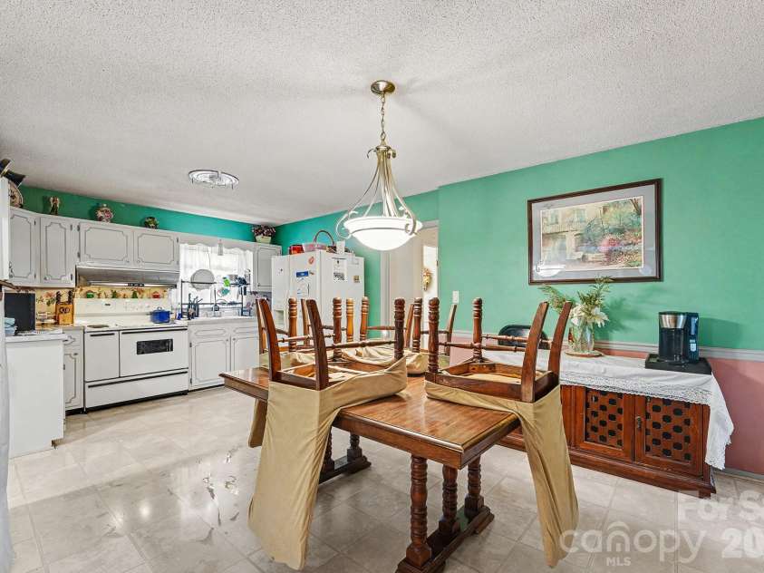 4206 Tipperary Place, Charlotte, NC 28215.  MLS# CAR4335299, YatesRealty ID 14232. 