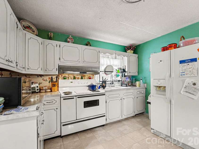 4206 Tipperary Place, Charlotte, NC 28215.  MLS# CAR4335299, YatesRealty ID 14232. 