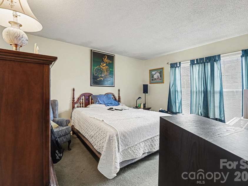 4206 Tipperary Place, Charlotte, NC 28215.  MLS# CAR4335299, YatesRealty ID 14232. 