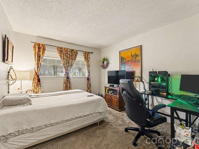 4206 Tipperary Place, Charlotte, NC 28215.  MLS# CAR4335299, YatesRealty ID 14232. 