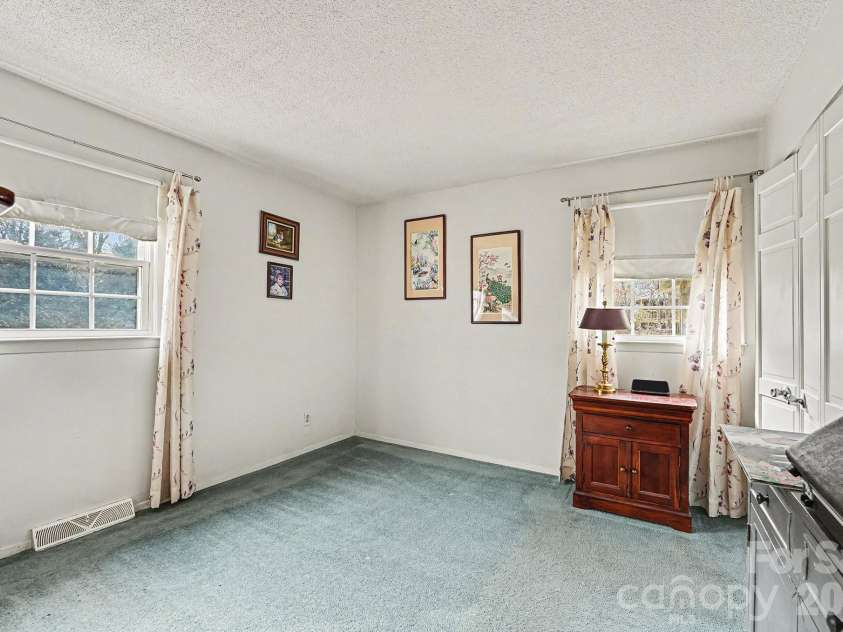 4206 Tipperary Place, Charlotte, NC 28215.  MLS# CAR4335299, YatesRealty ID 14232. 