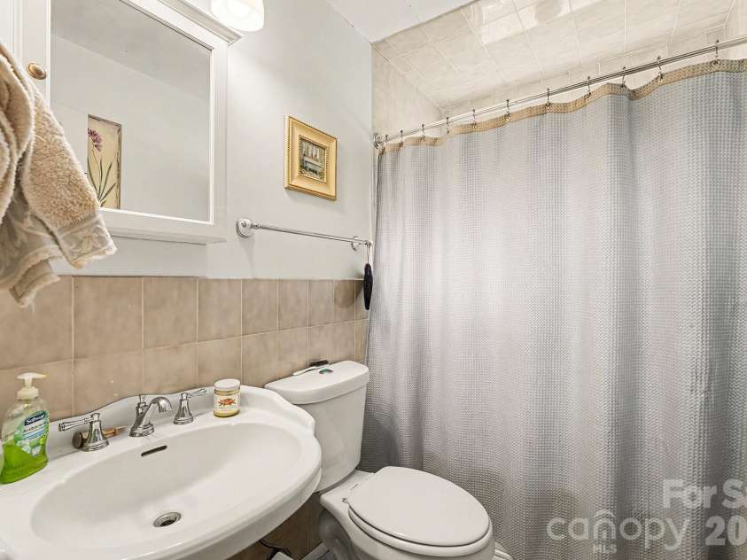 4206 Tipperary Place, Charlotte, NC 28215.  MLS# CAR4335299, YatesRealty ID 14232. 