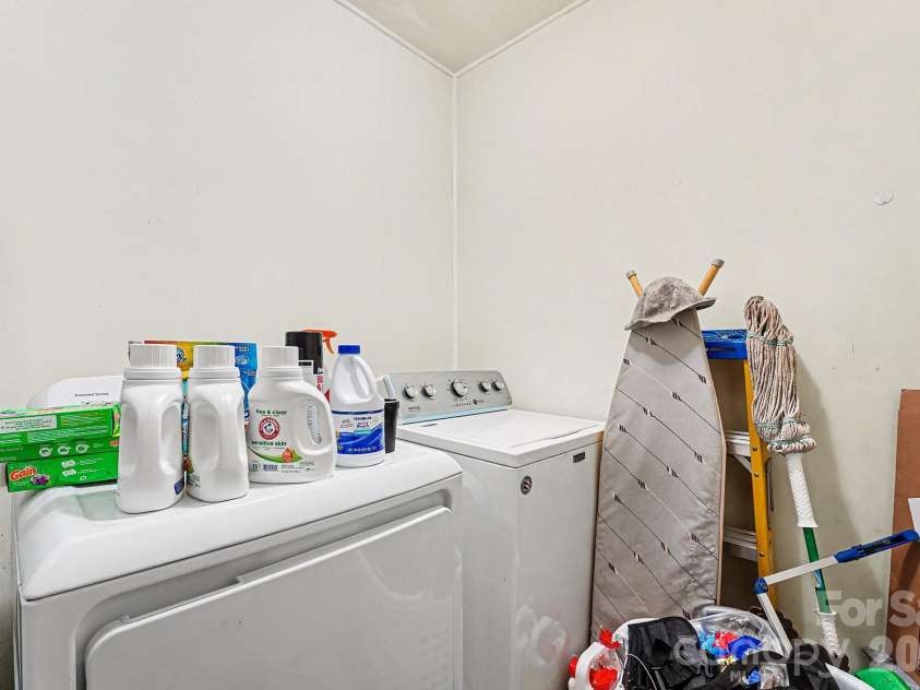 4206 Tipperary Place, Charlotte, NC 28215.  MLS# CAR4335299, YatesRealty ID 14232. 