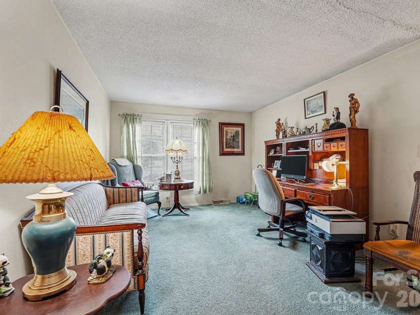 4206 Tipperary Place, Charlotte, NC 28215.  MLS# CAR4335299, YatesRealty ID 14232. 