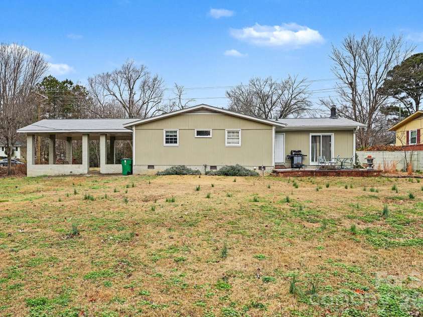 4206 Tipperary Place, Charlotte, NC 28215.  MLS# CAR4335299, YatesRealty ID 14232. 