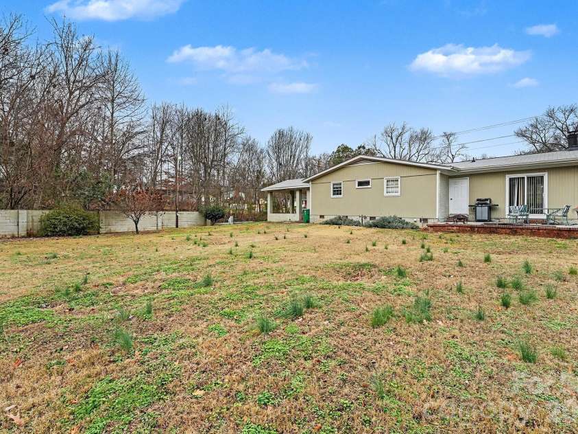 4206 Tipperary Place, Charlotte, NC 28215.  MLS# CAR4335299, YatesRealty ID 14232. 