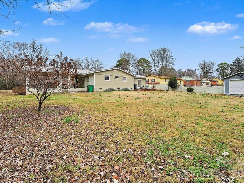 4206 Tipperary Place, Charlotte, NC 28215.  MLS# CAR4335299, YatesRealty ID 14232. 