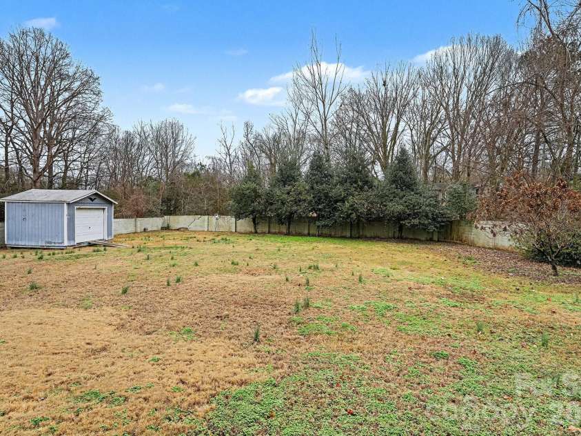 4206 Tipperary Place, Charlotte, NC 28215.  MLS# CAR4335299, YatesRealty ID 14232. 