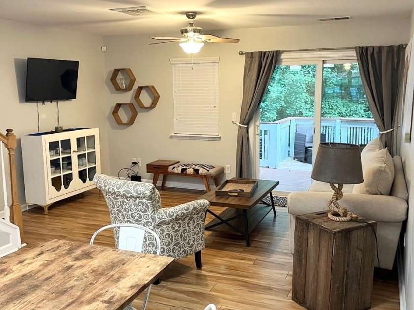 140 Marakery Road, Mooresville, NC 28115.  MLS# CAR4225700, YatesRealty ID 14234. Dining/Living