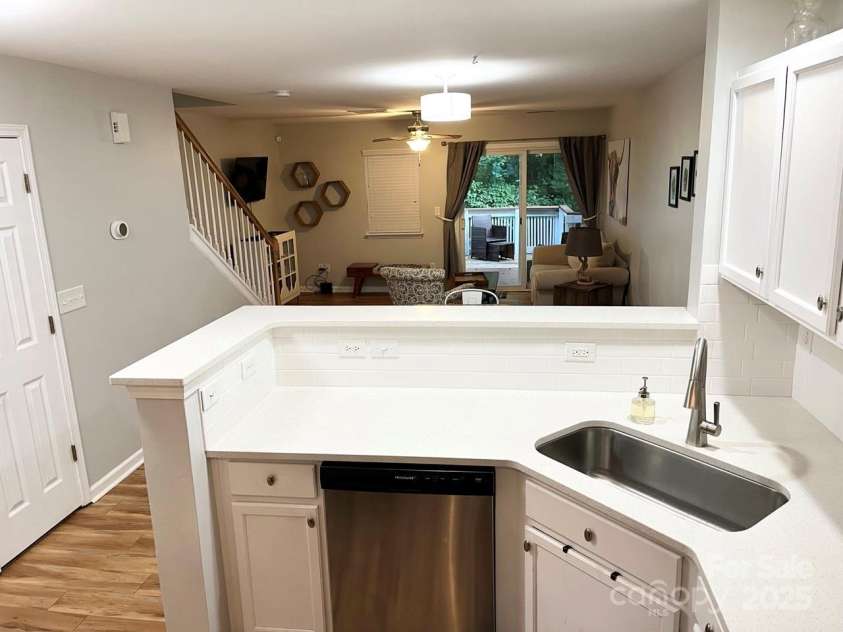 140 Marakery Road, Mooresville, NC 28115.  MLS# CAR4225700, YatesRealty ID 14234. Kitchen