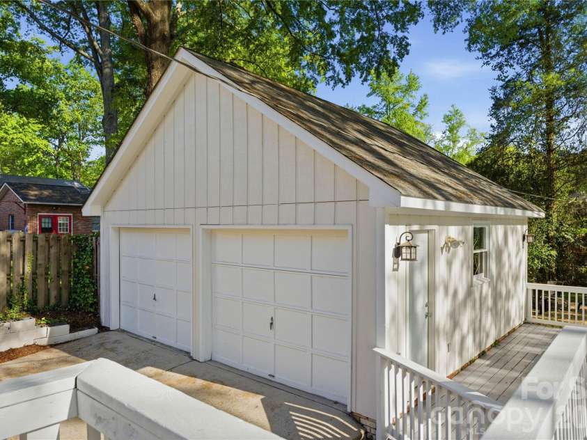 620 Shawnee Drive, Charlotte, NC 28209.  MLS# CAR4368802, YatesRealty ID 14235. 2 car detached garage
