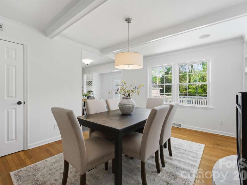 620 Shawnee Drive, Charlotte, NC 28209.  MLS# CAR4368802, YatesRealty ID 14235. 