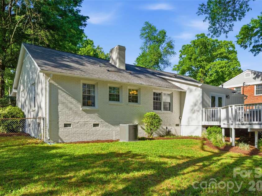 620 Shawnee Drive, Charlotte, NC 28209.  MLS# CAR4368802, YatesRealty ID 14235. 