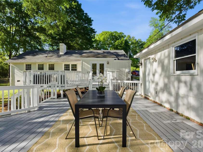 620 Shawnee Drive, Charlotte, NC 28209.  MLS# CAR4368802, YatesRealty ID 14235. 