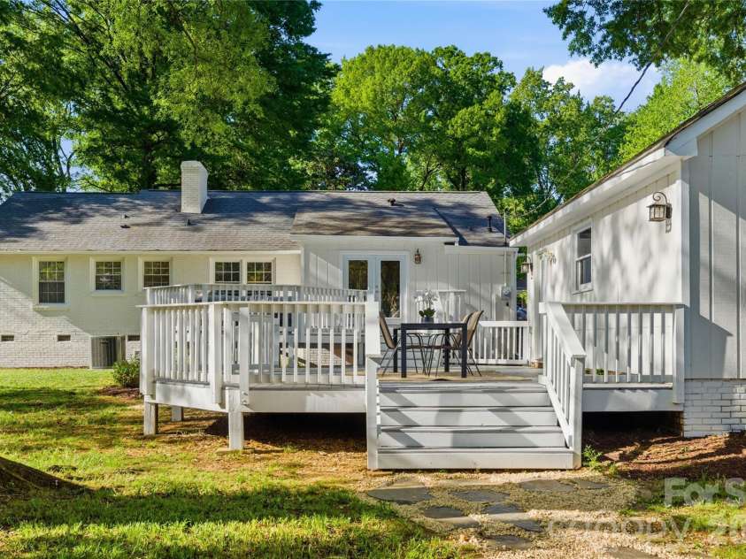 620 Shawnee Drive, Charlotte, NC 28209.  MLS# CAR4368802, YatesRealty ID 14235. 