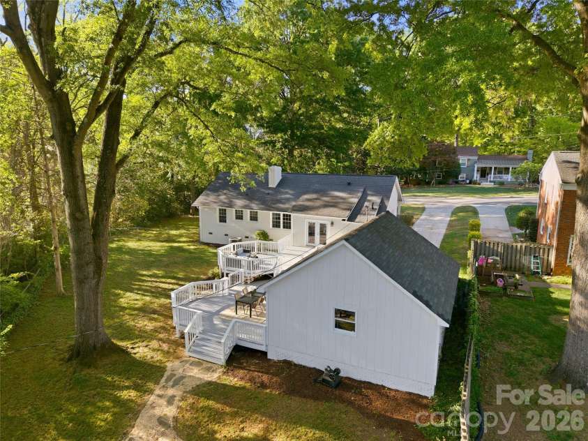 620 Shawnee Drive, Charlotte, NC 28209.  MLS# CAR4368802, YatesRealty ID 14235. 