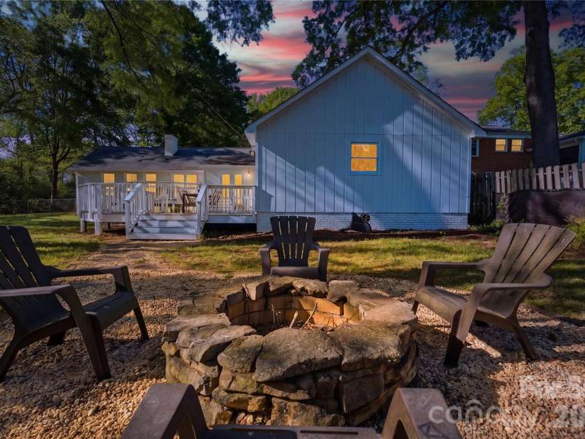 620 Shawnee Drive, Charlotte, NC 28209.  MLS# CAR4368802, YatesRealty ID 14235. 