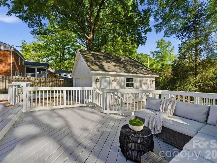 620 Shawnee Drive, Charlotte, NC 28209.  MLS# CAR4368802, YatesRealty ID 14235. 740sqft of deck!