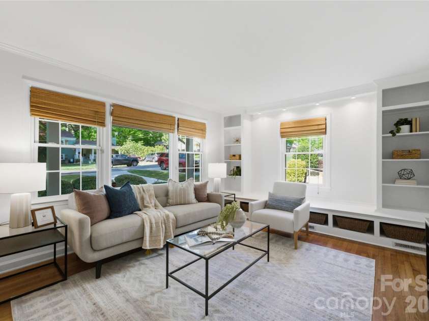 620 Shawnee Drive, Charlotte, NC 28209.  MLS# CAR4368802, YatesRealty ID 14235. Living room off the entrance