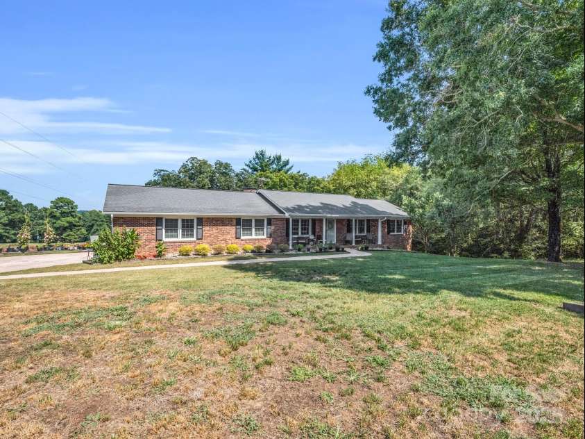3039 Longwood Drive, Shelby, NC 28152.  MLS# CAR4176843, YatesRealty ID 14236. 