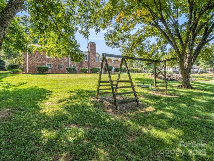 3039 Longwood Drive, Shelby, NC 28152.  MLS# CAR4176843, YatesRealty ID 14236. 