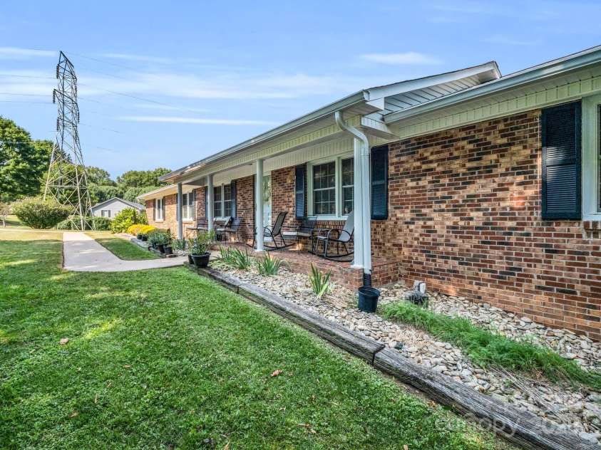 3039 Longwood Drive, Shelby, NC 28152.  MLS# CAR4176843, YatesRealty ID 14236. 