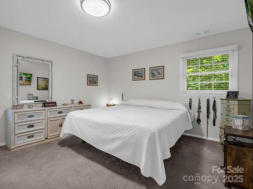 3039 Longwood Drive, Shelby, NC 28152.  MLS# CAR4176843, YatesRealty ID 14236. 