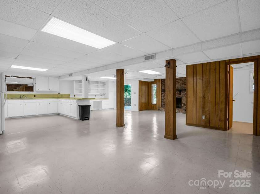 3039 Longwood Drive, Shelby, NC 28152.  MLS# CAR4176843, YatesRealty ID 14236. 