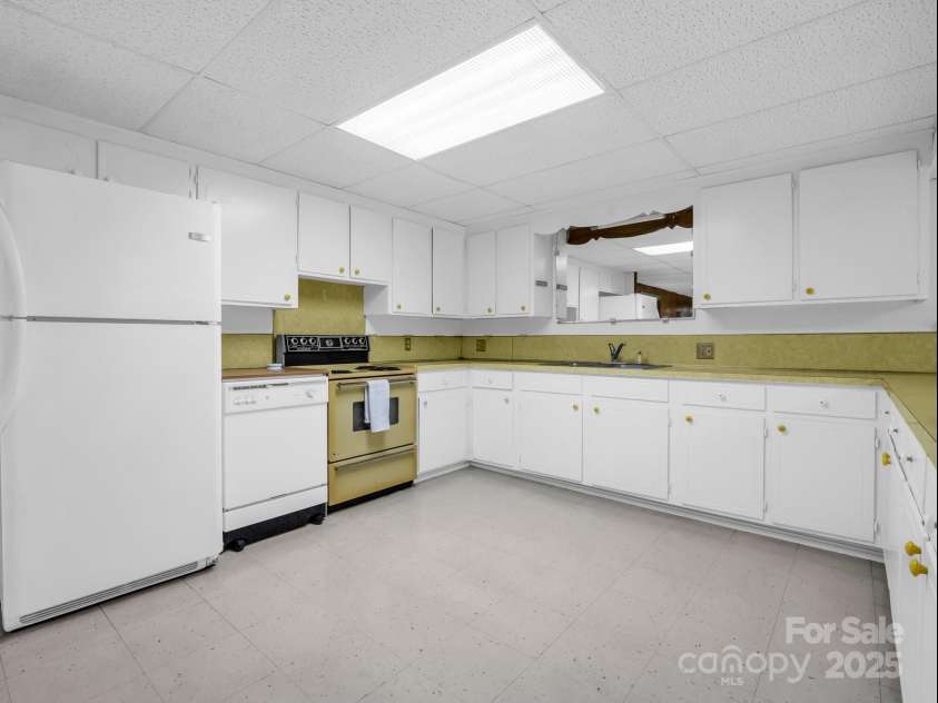 3039 Longwood Drive, Shelby, NC 28152.  MLS# CAR4176843, YatesRealty ID 14236. 