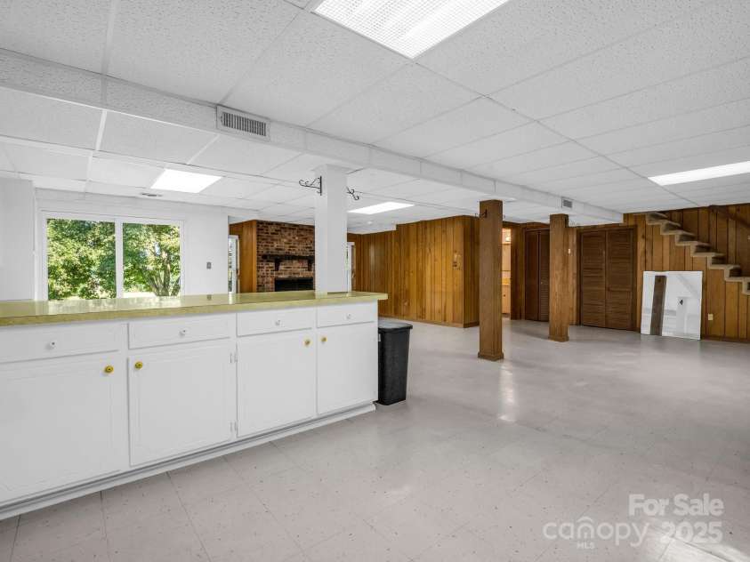 3039 Longwood Drive, Shelby, NC 28152.  MLS# CAR4176843, YatesRealty ID 14236. 