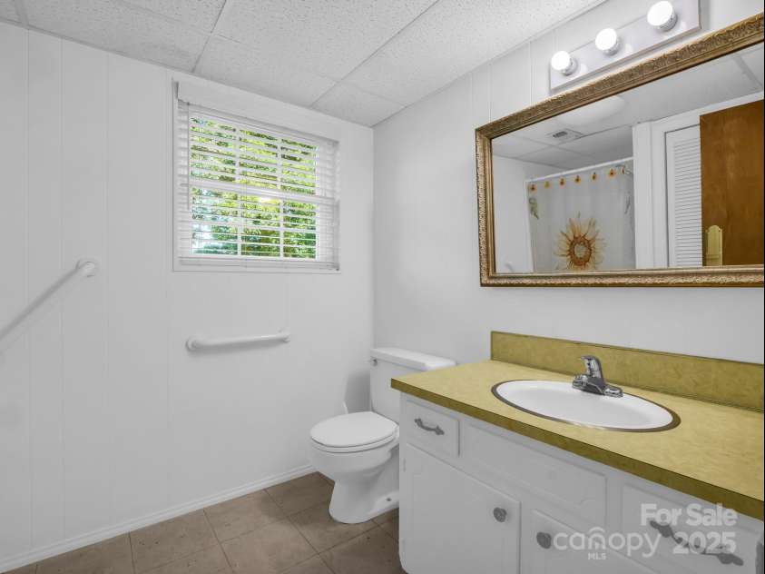 3039 Longwood Drive, Shelby, NC 28152.  MLS# CAR4176843, YatesRealty ID 14236. 