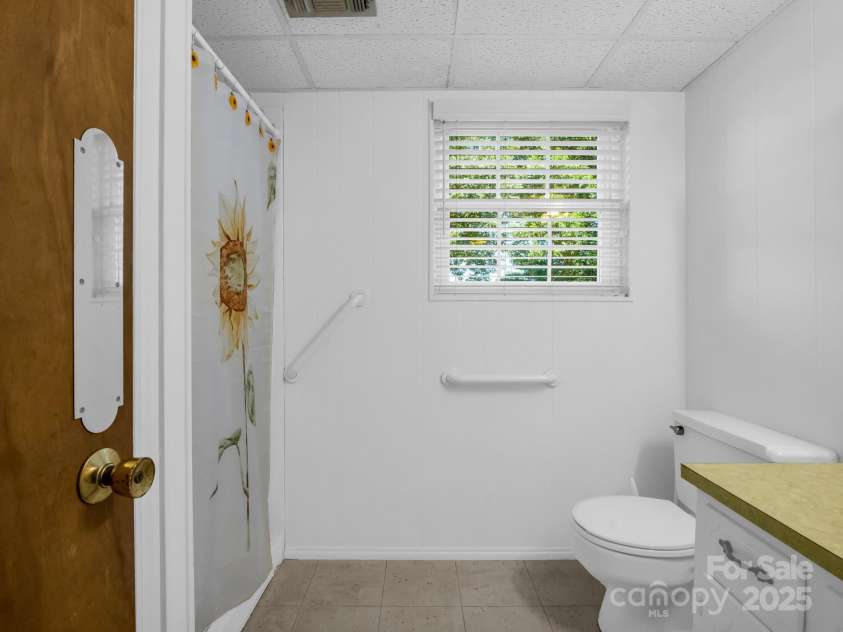 3039 Longwood Drive, Shelby, NC 28152.  MLS# CAR4176843, YatesRealty ID 14236. 