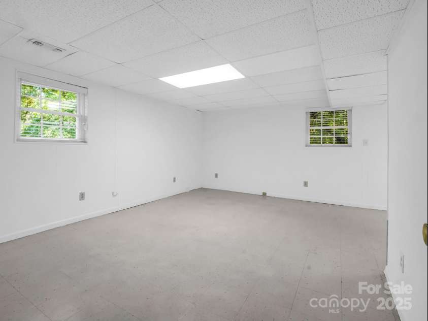 3039 Longwood Drive, Shelby, NC 28152.  MLS# CAR4176843, YatesRealty ID 14236. 