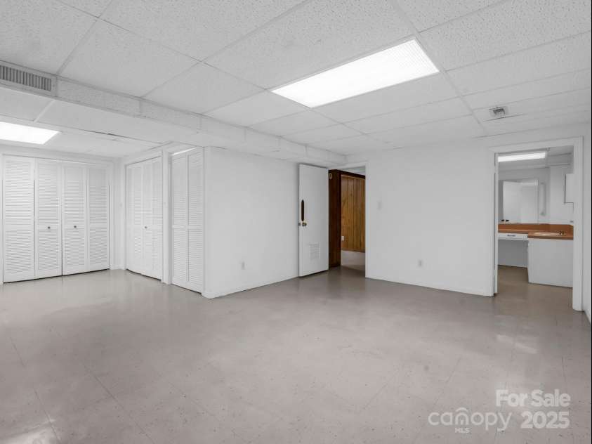 3039 Longwood Drive, Shelby, NC 28152.  MLS# CAR4176843, YatesRealty ID 14236. 