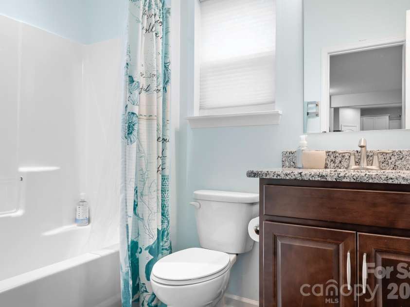 6308 Durango Way, Denver, NC 28037.  MLS# CAR4336580, YatesRealty ID 14236. First Floor Full Bathroom