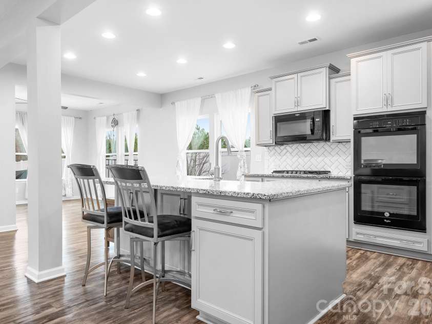 6308 Durango Way, Denver, NC 28037.  MLS# CAR4336580, YatesRealty ID 14236. Kitchen- Double ovens, Soft Close Cabinets, Granite