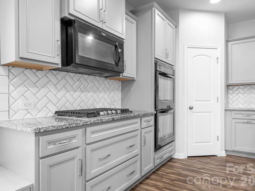 6308 Durango Way, Denver, NC 28037.  MLS# CAR4336580, YatesRealty ID 14236. Kitchen- Gas Range