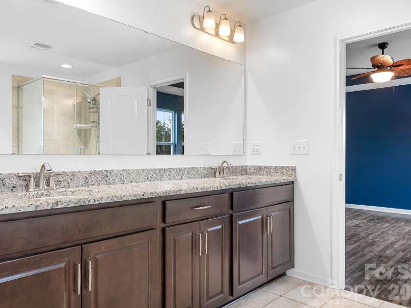 6308 Durango Way, Denver, NC 28037.  MLS# CAR4336580, YatesRealty ID 14236. Primary Bedroom En-suite Bathroom