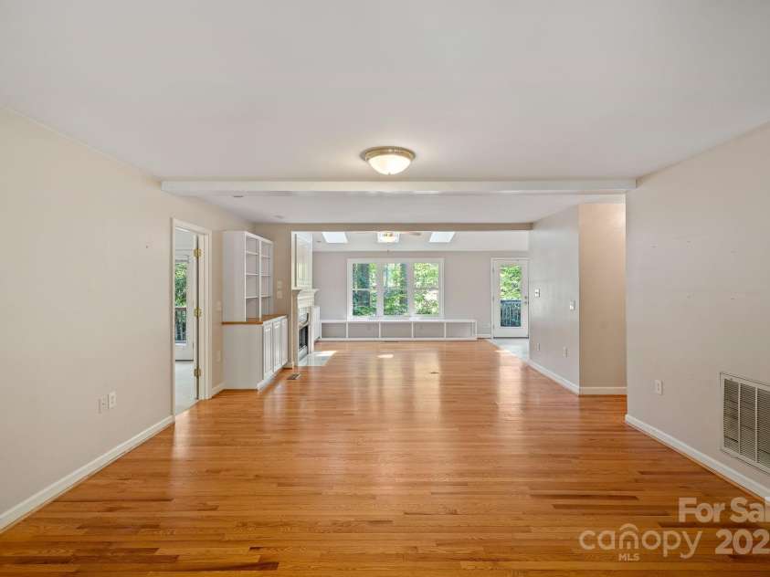 188 Stonemarker Road, Mooresville, NC 28117.  MLS# CAR4257636, YatesRealty ID 14240. Living Room
