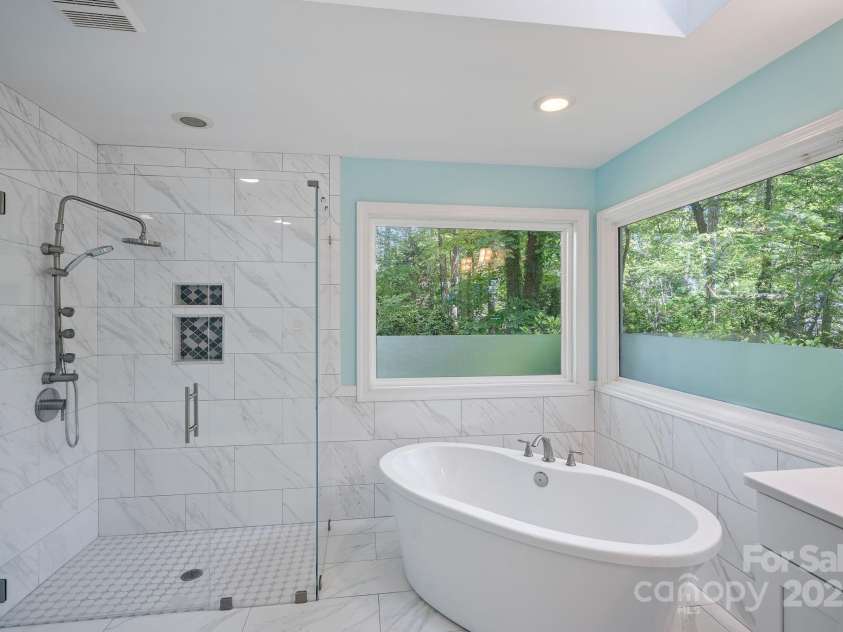 188 Stonemarker Road, Mooresville, NC 28117.  MLS# CAR4257636, YatesRealty ID 14240. Master Bath