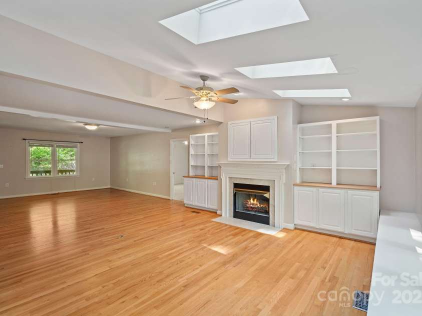 188 Stonemarker Road, Mooresville, NC 28117.  MLS# CAR4257636, YatesRealty ID 14240. Skylights!