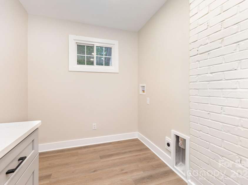 1208 Fordham Road, Charlotte, NC 28208.  MLS# CAR4252949, YatesRealty ID 14241. 