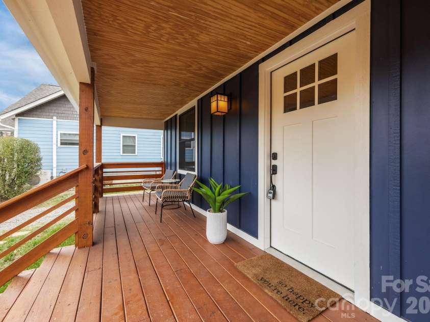 102 Clingman Avenue, Asheville, NC 28801.  MLS# CAR4356055, YatesRealty ID 14242. 
