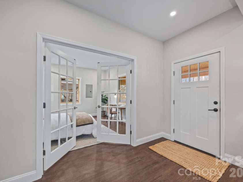 102 Clingman Avenue, Asheville, NC 28801.  MLS# CAR4356055, YatesRealty ID 14242. 