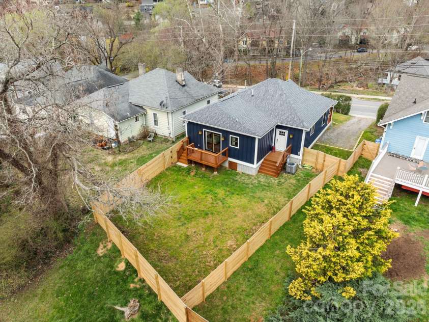 102 Clingman Avenue, Asheville, NC 28801.  MLS# CAR4356055, YatesRealty ID 14242. 