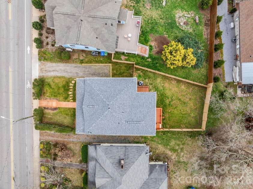 102 Clingman Avenue, Asheville, NC 28801.  MLS# CAR4356055, YatesRealty ID 14242. 