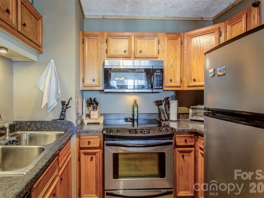 103 Sugar Ski Drive, Banner Elk, NC 28604.  MLS# CAR4372329, YatesRealty ID 14243. 