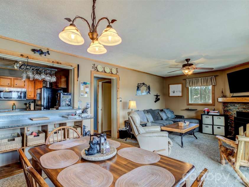 103 Sugar Ski Drive, Banner Elk, NC 28604.  MLS# CAR4372329, YatesRealty ID 14243. Fully furnished