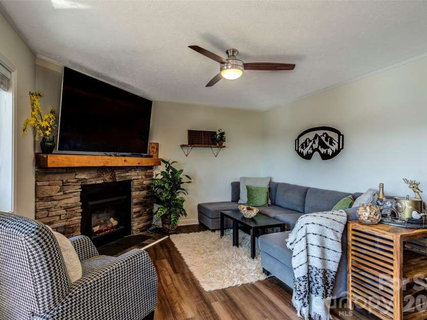 103 Sugar Ski Drive, Banner Elk, NC 28604.  MLS# CAR4405644, YatesRealty ID 14243. Furnished with few exceptions